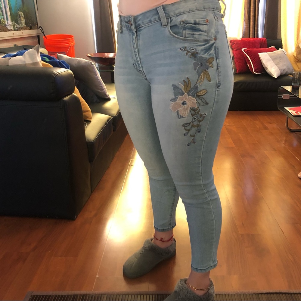 Skinny Jeans with Flowers.